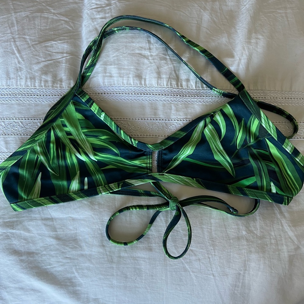 Jolyn Vent Top Size L Tropical Green